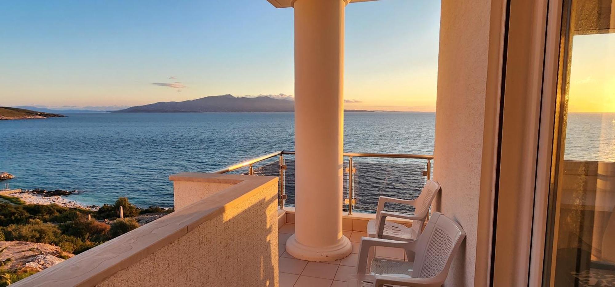 White Residence Luxury Apartments Sarande Exterior photo